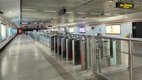 Stasiun di Shanghai sepi saat lonjakan kasus COVID-19 kembali terjadi di China.   