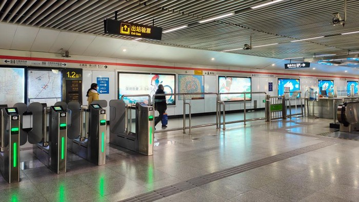 SHANGHAI, CHINA - DECEMBER 20, 2022 - The subway is empty in Shanghai, China, December 20, 2022. (Photo credit should read CFOTO/Future Publishing via Getty Images)