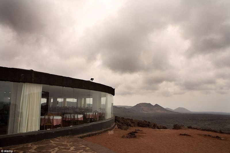 Siapa Berani Mampir? Restoran Ini Ada di Kawasan Gunung Berapi