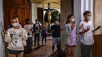 Menurut umat Katolik Filipina, Simbang Gabi menjadi sarana untuk memperbaiki diri, tingkah laku dan hidup serta kesempatan membangun pertobatan yang meringankan beban jiwa, hati, persaan dan kehendak.