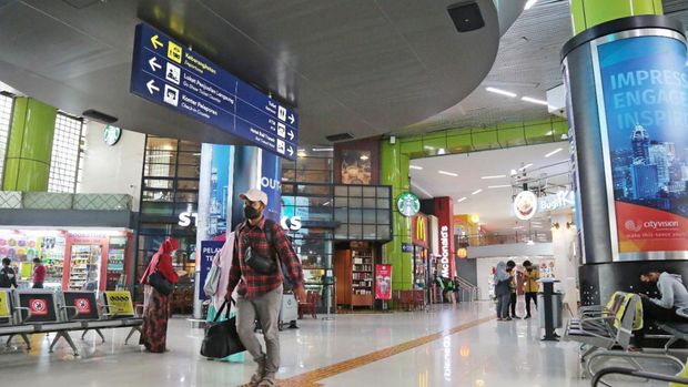 Syarat naik kereta api Nataru 2022 telah dirilis pemerintah. Aturan ini wajib diketahui masyarakat sebelum bepergian pada masa Natal 2022 dan Tahun Baru 2023.