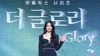Visual para aktor pun mencuri perhatian publik Korea setelah foto-foto jumpa pers beredar. Foto: (dok. Netflix)