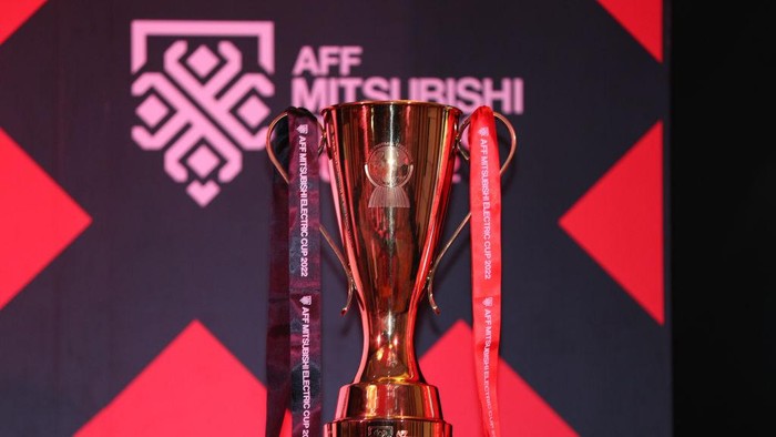 BANGKOK, THAILAND - AUGUST 30: The AFF Mitsubishi Electric Cup is on display during the AFF Mitsubishi Electric Cup draw at Shangri-La Hotel Bangkok on August 30, 2022 in Bangkok, Thailand. (Photo by Thananuwat Srirasant/Getty Images)