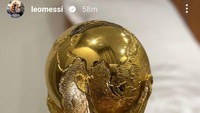 Messi memamerkan trofi itu di Instagram Stories akun pribadinya. Kapten timnas Argentina itu tidak memberikan keterangan apapun dalam unggahan itu. Dok. Instagram/@leomessi