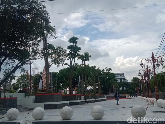 Wajah baru Alun-alun Klaten dilihat dari sisi utara, Selasa (20/12/2022).