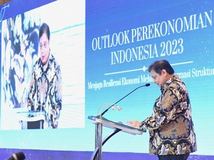 Airlangga Siap Salah Usai Jokowi Curhat Tak Diajak Nyanyi: Ini Teguran