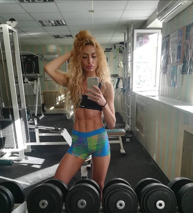 “Aku sering dibilang jelek dan diminta untuk bunuh diri tapi saat aku melihat diriku aku hanya tertawa dan mengabaikannya, kata dia. Foto: Instagram/@justqueen8888