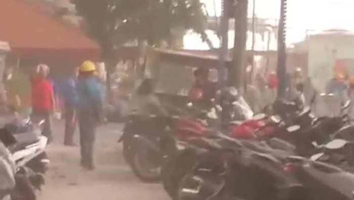 angin kencang di driyorejo