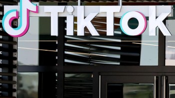 TikTok menduduki peringkat ke-6 dengan jumlah pengguna mencapai 1,051 miliar pengguna. Foto: Getty Images/Mario Tama