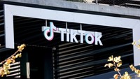 Aplikasi berbagi video Tiktok yang dikonsumsi oleh dua pertiga remaja AS ini telah menjadi domain terpopuler kedua di dunia. Namun, ada kekhawatiran bipartisan di Washington bahwa Beijing akan menggunakan kekuatan hukum yang sudah lama.
