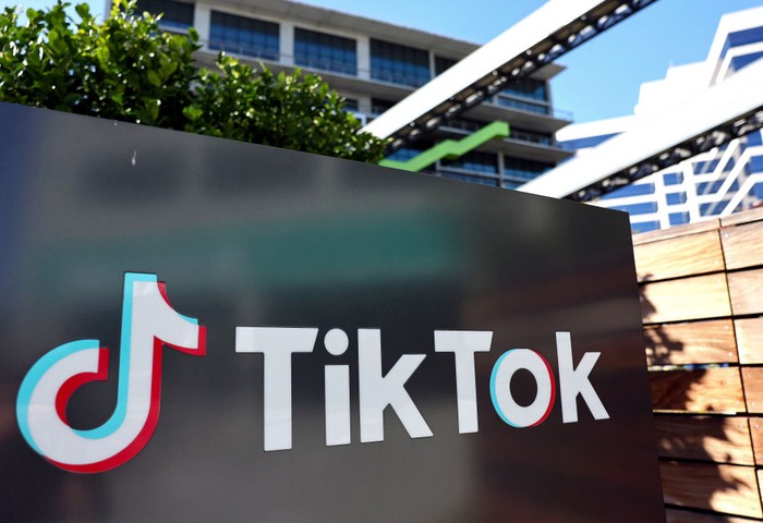 Anggota Kongres mengesahkan undang-undang untuk melarang aplikasi TikTok dari perangkat pemerintah di AS. Aturan ini diberlakukan pada Selasa (20/12/2022).