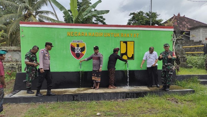 Bantuan pompa hidram Kodim 1611/Badung untuk kebutuhan air bersih warga Desa Ayunan, Abiansemal, Badung.