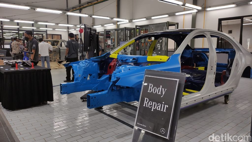 Bengkel Cat Resmi Mercedes-Benz di Cilandak.