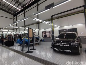 Melihat Bengkel Cat Mercedes-Benz Berstandar Jerman di Cilandak