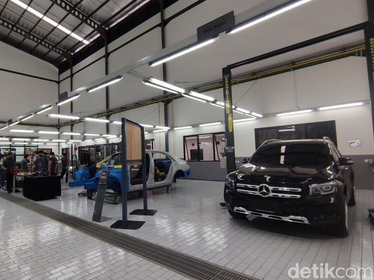 Melihat Bengkel Cat Mercedes-Benz Berstandar Jerman di Cilandak