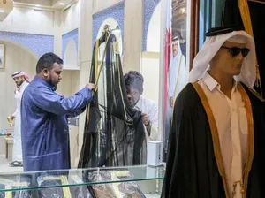 Setelah Dipakai Messi, Bisht Jubah Hitam Arab Jadi Laris Manis Diburu Pembeli