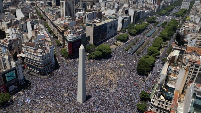 BUENOS AIRES - ARGENTINA, DECEMBER 20: An aerial view of the area as Argentinians celebrating their nationâs third World Cup victory, in the capital Buenos Aires, Argentina on December 20, 2022. On Sunday, Messi-led Argentina beat France 4-2 on penalties in Qatar to bag the nations third FIFA World Cup title. (Photo by Martin Viene/Anadolu Agency via Getty Images)