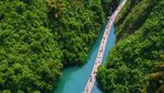 Intip Indahnya Jalan Terapung Membelah Lembah di China