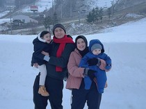 Pola Asuh yang Diterapan Roger Danuarta dan Cut Meyriska ke Anak