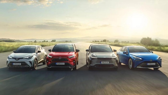 Deretan mobil hybrid Toyota.