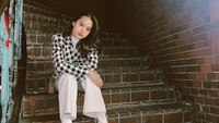 Pesona Esta Pramanita si manis yang kerap dapat peran antagonis di sinetron. (Foto: dok Instagram)