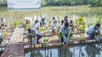 Pada pilar lingkungan hidup, Asuransi Astra berhasil melakukan penanaman sekitar 11.900 pohon dan mangrove serta 2000 terumbu karang. Selain itu juga bergerak pada pilar ini dengan melakukan kolaborasi bersama Bank Sampah di beberapa wilayah untuk membantu meminimalisir pencemaran lingkungan di daerah sekitar hingga peresmian solar panel kedua di cabang Asuransi Astra.