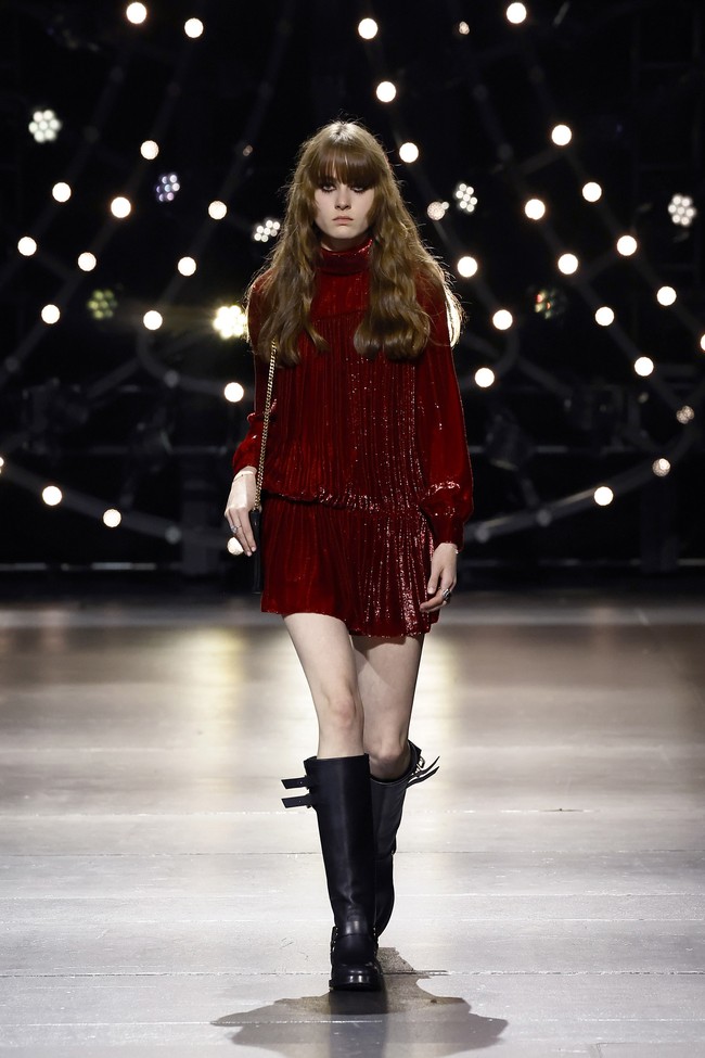 Inilah koleksi terbaru Celine Fall/Winter 2023 yang di gelar di The Wiltern Theatre, Los Angeles. Foto: Frazer Harrison/Getty Images.