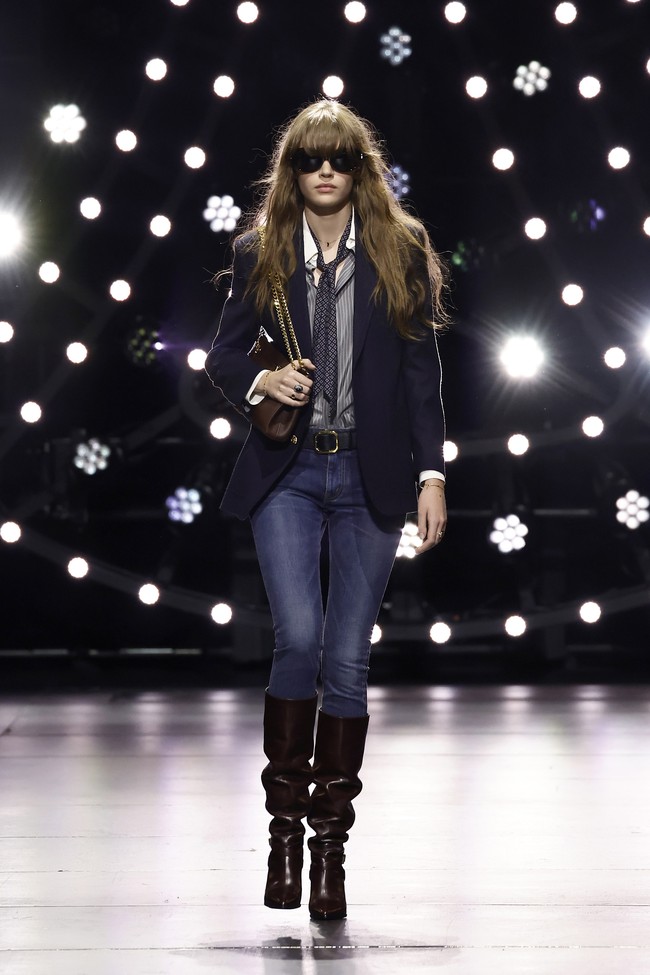 Inilah koleksi terbaru Celine Fall/Winter 2023 yang di gelar di The Wiltern Theatre, Los Angeles. Foto: Frazer Harrison/Getty Images.