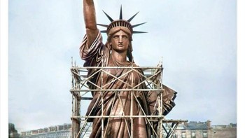 Patung Liberty sebelum diantar dari Prancis ke Amerika Serikat pada 1886. Foto: Twitter/HistoricalStuff