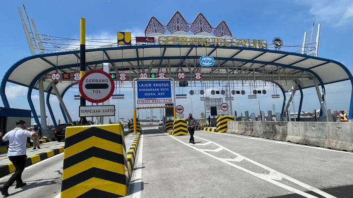 Gerbang Tol Sayung di ruas jalan tol Semarang-Demak.