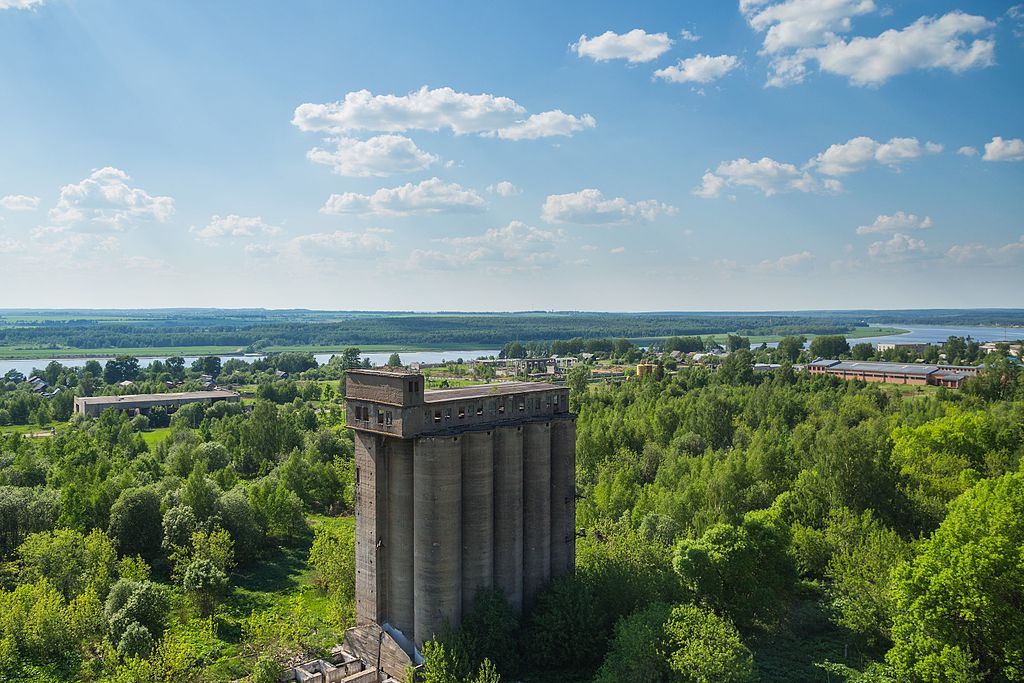 Grain elevator, Yaroslavl, bekas bangunan strategis penyimpanan cadangan biji-bijian nasional.