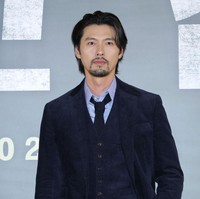 “Karena syuting The Point Men terjadi sebelum istriku (Son Ye Jin) melahirkan, tidak yang berbeda saat syuting. Sekarang pundakku menjadi lebih berat,” ungkap aktor 40 tahun itu. Foto: Getty Images