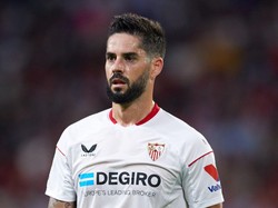Isco belum memiliki klub usai dilepas Sevilla pada Desember lalu. Eks Real Madrid berusia 30 tahun ini sempat hampir bergabung dengan Union Berlin pada Januari, namun batal karena negosiasi tak menemui kesepakatan. Foto: Fran Santiago/Getty Images