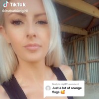 itsthatkiwigirll tampaknya memiliki lebih banyak fans dari haters. Tetaplah menjadi dirimu sendiri, Tetaplah menjadi kamu, Aku akan tetap menonton, tulis mereka yang mendukungnya. Foto: TikTok itsthatkiwigirll