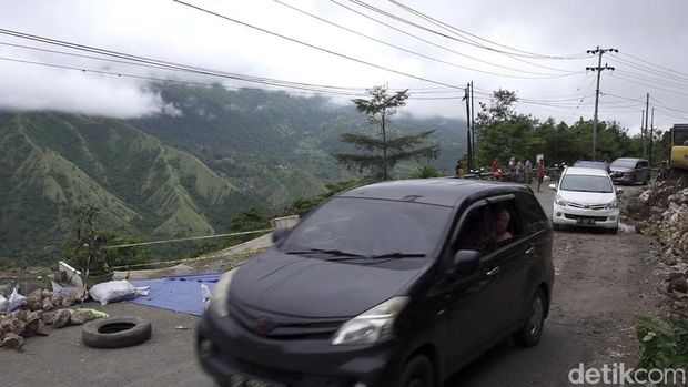 Jalan Poros Enrekang-Toraja, Sulsel.