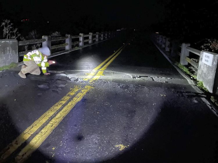 Jembatan di California Rusak Diguncang Gempa M 6,4