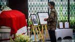 Jenazah Subroto Disemayamkan di Kementerian ESDM