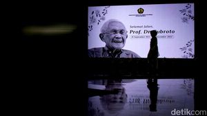 Jenazah Subroto Disemayamkan di Kementerian ESDM