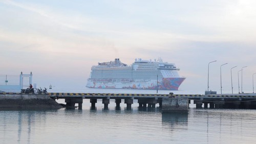 Kapal Pesiar Genting Dream Bersandar di Pelabuhan Celukan Bawang, Kecamatan Gerokgak, Kabupaten Buleleng, Bali, Rabu (21/12/2022). (IST)