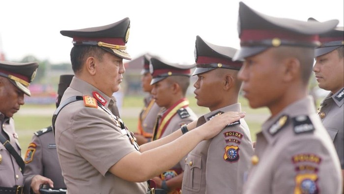 Kapolda saat melantik dan ambil sumpah jabatan 191 Bintara