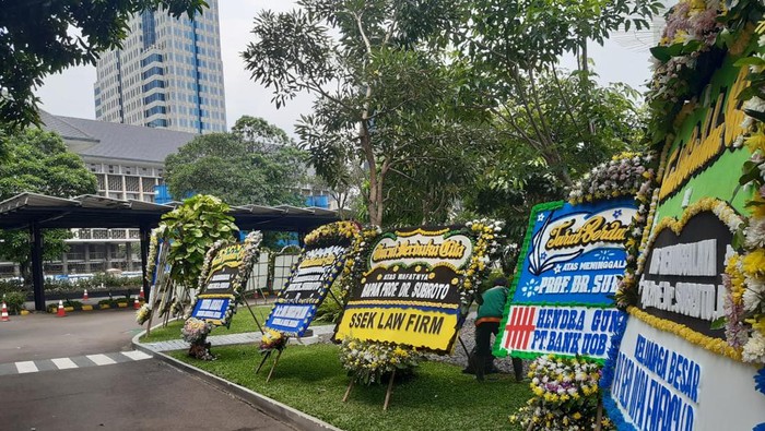 Karangan Bunga Duka Cita buat Mendiang Subroto