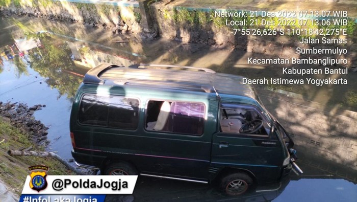 Kecelakaan mobil di Jalan Samas, Bantul, Rabu (21/12/2022).