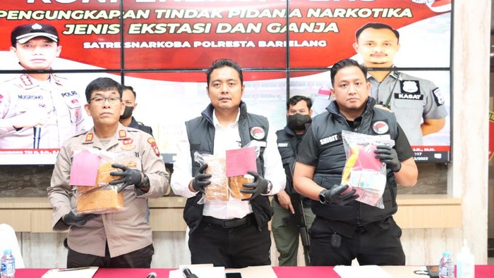 Keterangan pers pengungkapan narkotika oleh Polres Barelang. (Foto: Dok Polres Barelang)