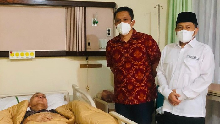 Diaz Hendropriyono dan Verry Surya menjenguk Try Sutrisno (dok Verry Surya)