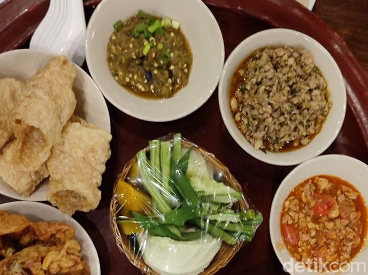 Khantoke Nikmat Kuliner Khas Ditambah Lenggok Lembut Para Penari