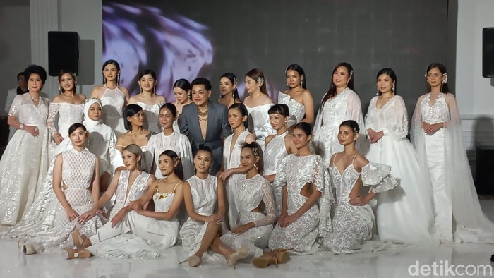 Koleksi Gaun Pengantin Bramanta Wijaya Spring 2023 Koleksi Gaun Pengantin Bramanta Wijaya Spring 2023