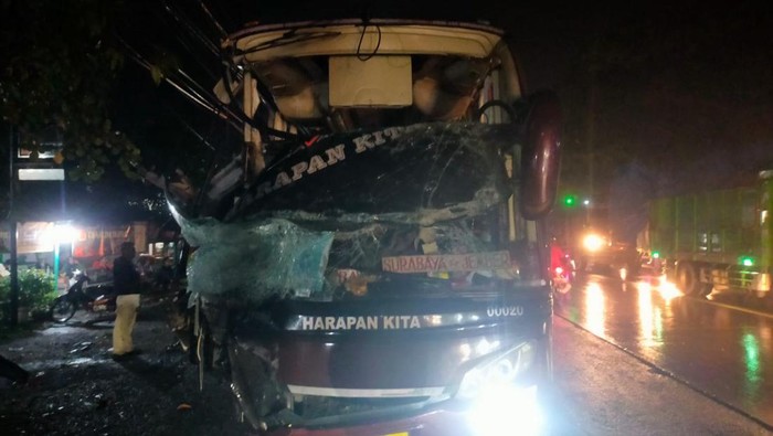 Kondisi bus yang mengalami kecelakaan di Pantura Kudus, Rabu (21/12/2022).