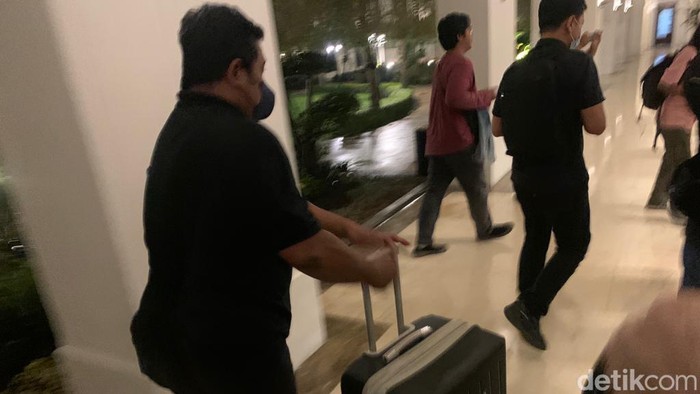 kpk geledah kantor gubernur jatim