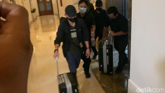 kpk geledah kantor gubernur jatim
