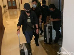 Geledah Kantor Gubernur Jatim, KPK Sita Dokumen Penyusunan APBD
